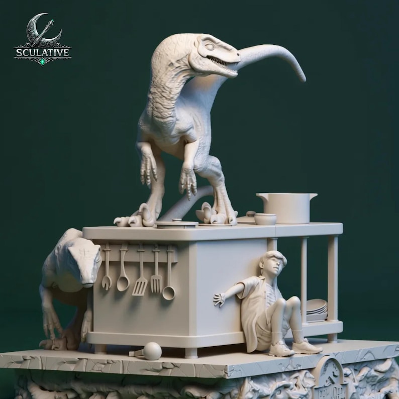 Peut inclure: Une sculpture blanche repr&eacute;sentant un dinosaure sur un comptoir de cuisine, avec une personne cach&eacute;e et un autre dinosaure &agrave; proximit&eacute;. Des ustensiles de cuisine sont suspendus sur le c&ocirc;t&eacute; du comptoir. La sculpture porte le mot "SCULATIVE".