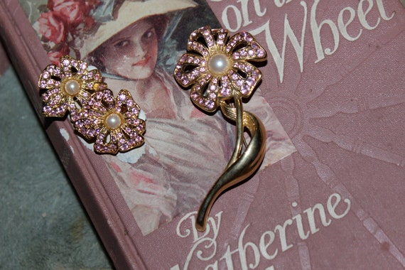 Lovely Vintage Petal Pink romantic Brooch & Earri… - image 1