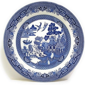 Set of 4 Vintage Churchill Blue Willow Dinner Plates - 10.25&quot; Staffordshire England - Classic Oriental Scene Design