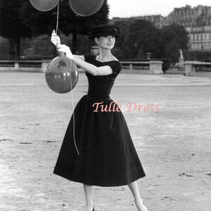 Audrey Hepburn &quot;Happy Birthday, Dahhhling&quot; Balloons in Paris Birthday Cards or Invitations (set of 8)