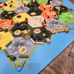 3D Catan Board Upgrade Kit – Terrain Hex Tiles, Ports, Sea Frame, Organizer (All Matte PETG)