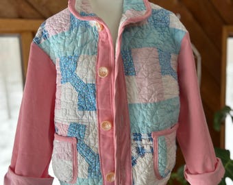 Edredón vintage Fancy Nancy Bow Tie reelaborado con pana rosa vintage y botones vintage