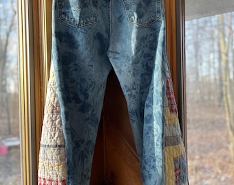 Vaqueros LEVIS 540 vintage naranja lavados con ácido y panel estilo barril acolchado vintage.