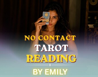 Może przedstawiać: Karta tarota trzymana przed twarzą, z niebiesko-złotym wzorem. Tekst NO CONTACT TAROT READING BY EMILY jest nałożony żółtymi i białymi literami na ciemnym, słabo oświetlonym tle z rozmytym pierwszym planem.