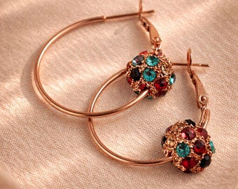 Pendientes de aro chapados en oro rosa / Charm de cristal multicolor / Pendientes de acero inoxidable llamativos / Pendientes colgantes / Regalo para ella