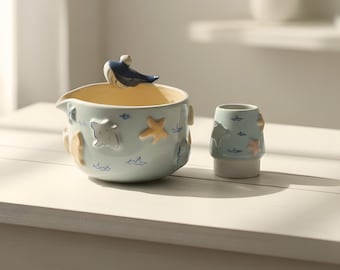 Juego de cuencos de matcha hechos a mano con diseño de océano: kit de matcha de cerámica con forma de ballena, chawan con boquilla, chasen y soporte para batidor, bonito juego de té con temática oceánica.