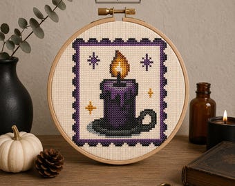 Paarse kaars kruissteekpatroon PDF, Halloween mini borduurontwerp, Witchcore gothic decoratie, vintage stempelpatroon, direct te downloaden