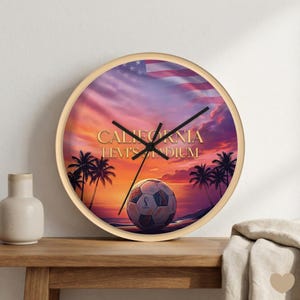 Puede incluir: Un letrero de madera rústica con el texto "Welcome to our home" en letras blancas. El letrero presenta un acabado envejecido y un diseño sencillo y acogedor, perfecto para un porche o entrada.