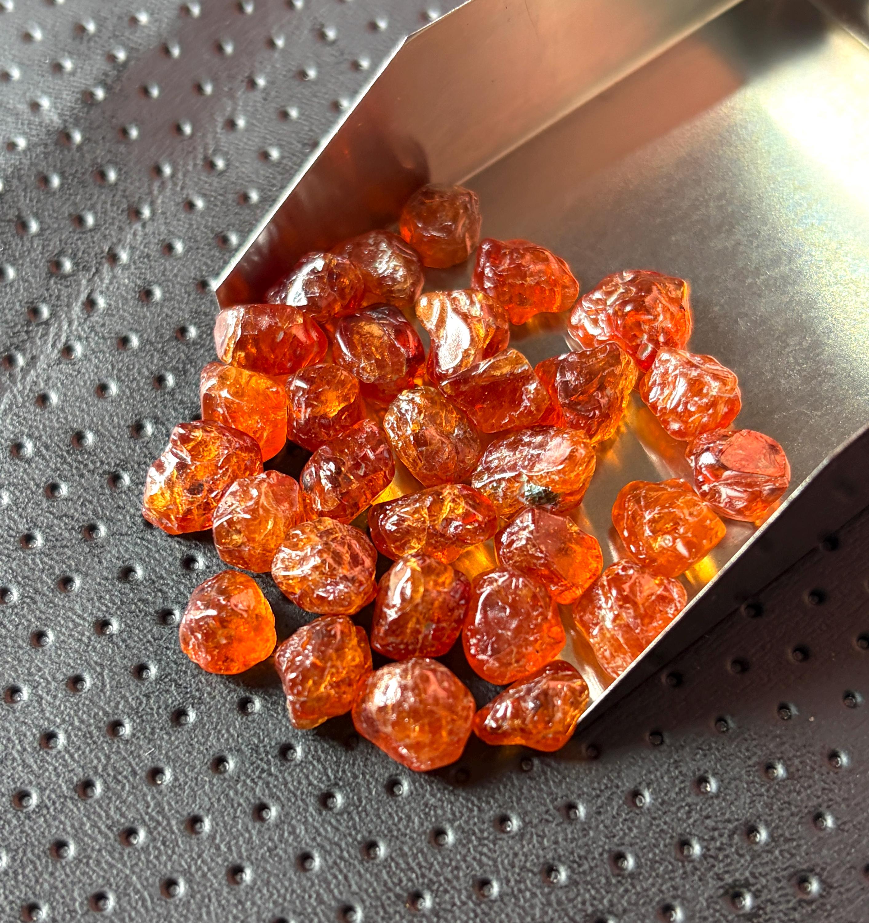 Rough orange stone - Etsy.de