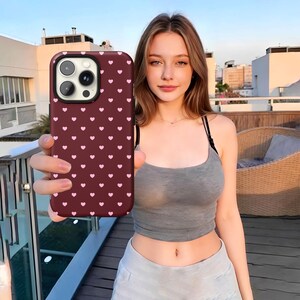 Funda vintage con corazones burdeos y rosas, sencilla y bonita, para iPhone 17, 16, 15, 14, 13, 12 Pro Max y Samsung S25 y S24 Ultra. imagen 10
