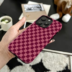 Rosa Rött Schackskal, Flickigt Mobilskal, Trendig Modedesign, Kompatibelt med iiPhone 17 16 15 14 13 12 Pro Max, Samsung S25 24 Ultra bild 6