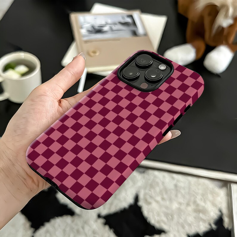 Rosa Rött Schackskal, Flickigt Mobilskal, Trendig Modedesign, Kompatibelt med iiPhone 17 16 15 14 13 12 Pro Max, Samsung S25 24 Ultra bild 6