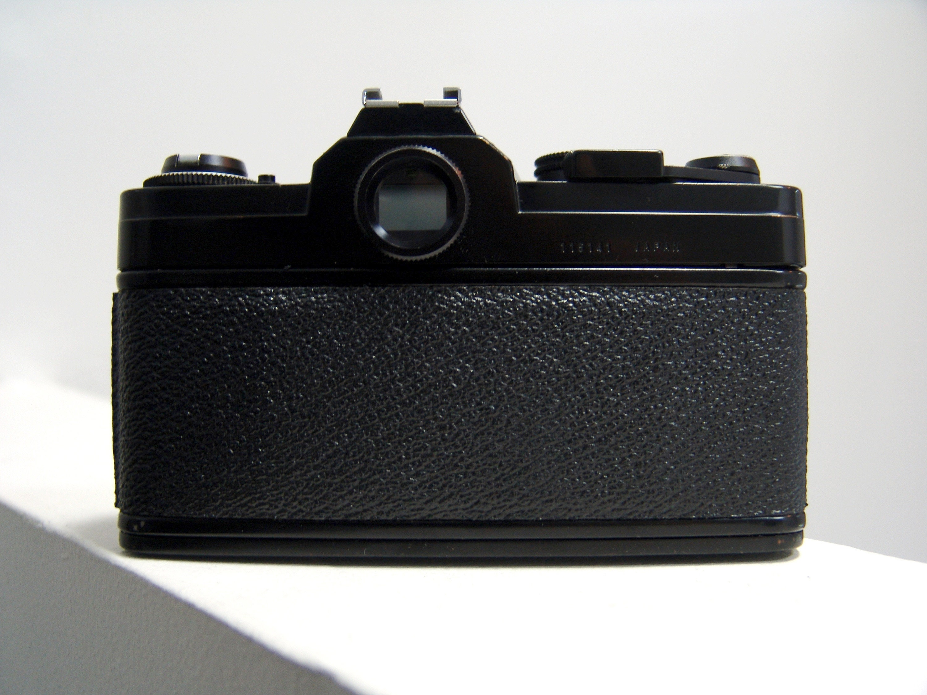 ソ連製１９７０年代のカメラ ZENIT-S 初期のソ連製一眼レフって？ミラーをヒモで引っ張る驚愕カメラ