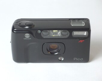 Minolta Pico, también conocida como Riva Mini, cámara ultracompacta de 35 mm, Japón, 1991