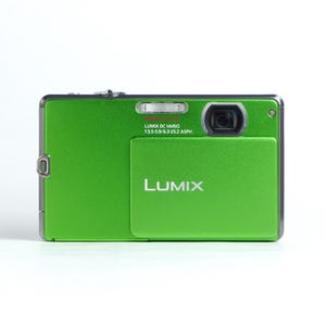 Panasonic Rare Green Lumix Vintage Digital Camera DMC-FP1, testata e funzionante con batteria nuova, caricabatterie, scheda SD