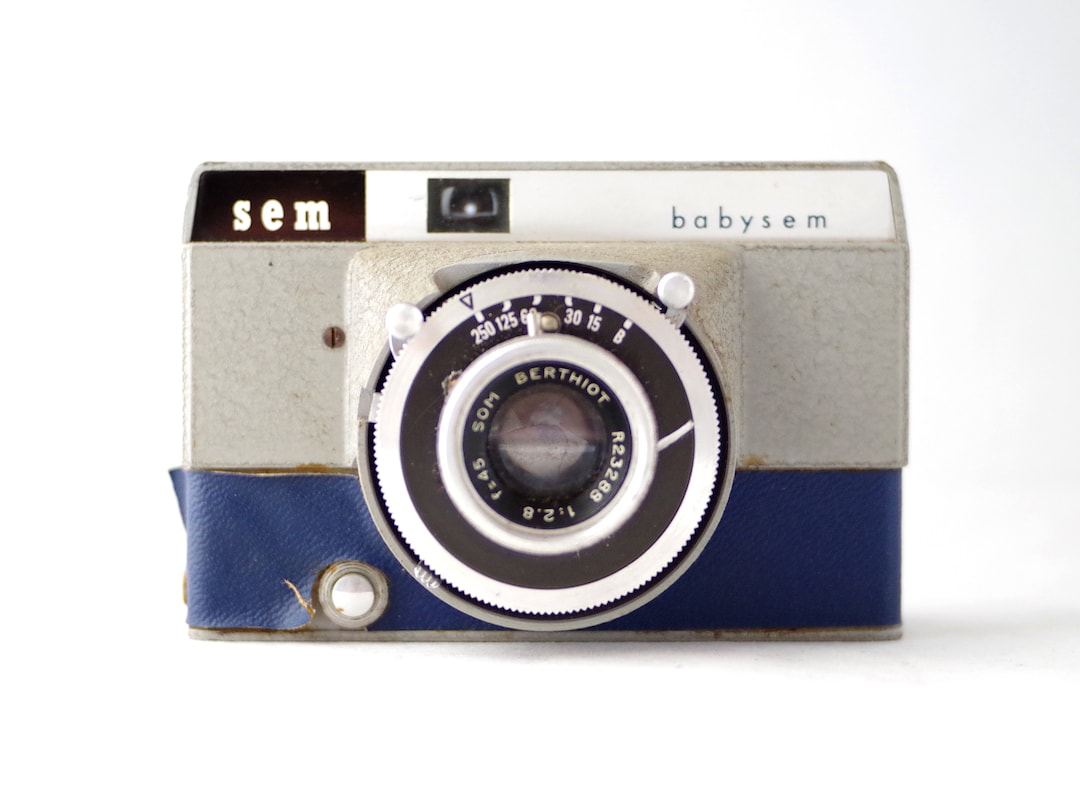 Appareil Photo 35mm Babysem PHOTO-HALL - Gris Et Rouge - Rare