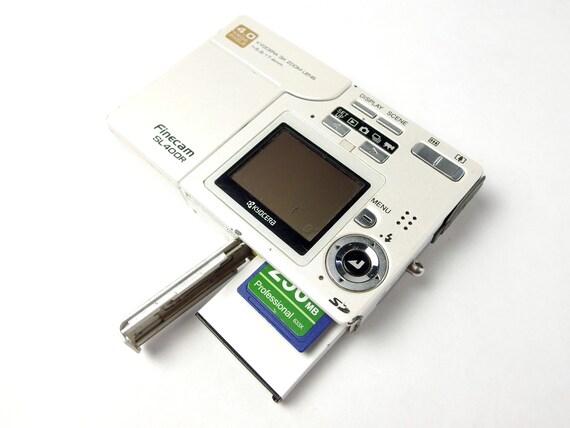 Kyocera Finecam SL400R Rare Pink Ultra-Slim Vintage Digital Camera