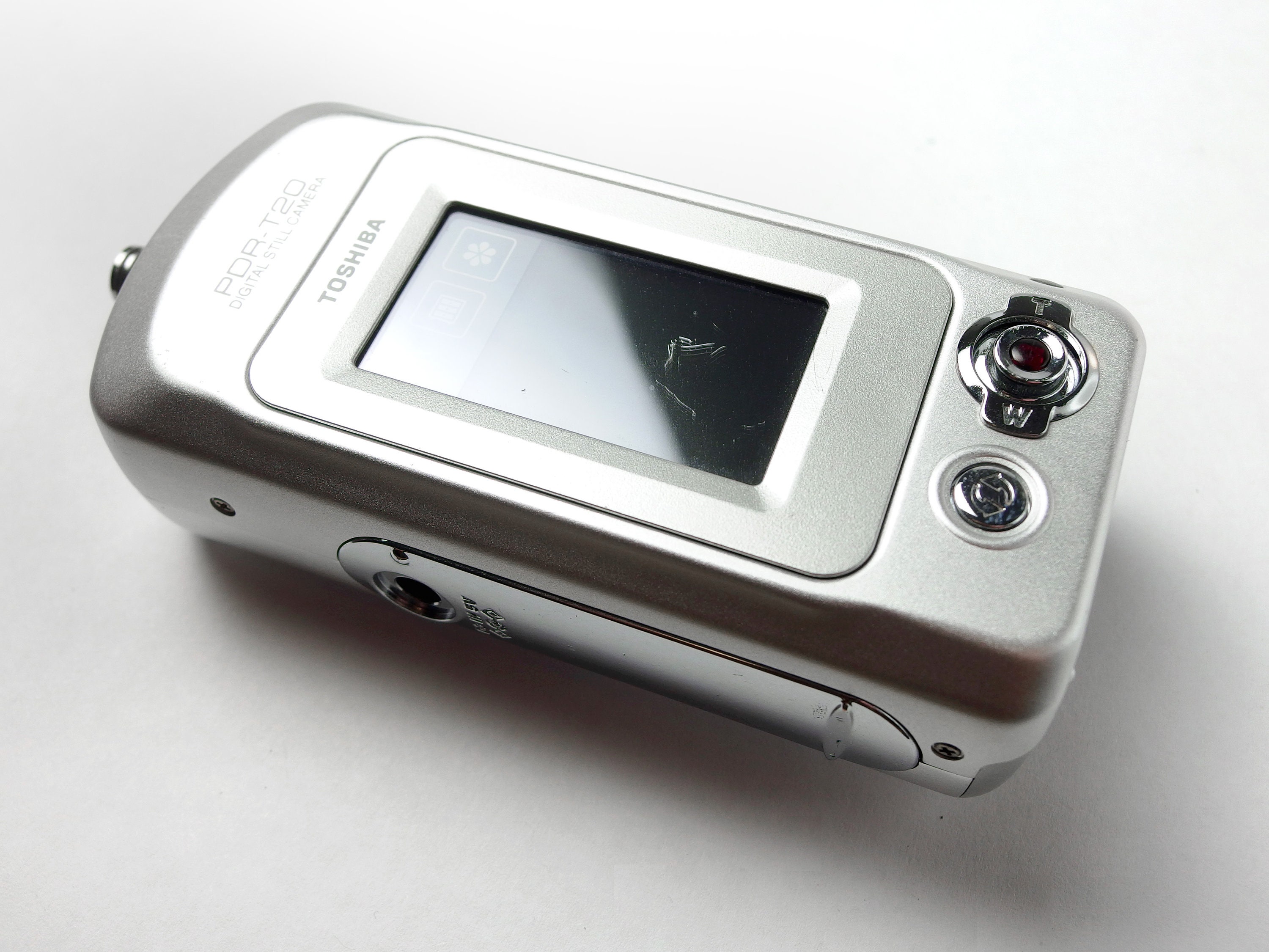 Toshiba Sora 2.0 Megapixel Rare Chrome Vintage Digital Camera
