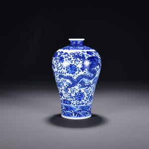 21,5 cm antik kinesisk blå och vit porslinsvas Meiping, Ming-stil drakeblommotiv, asiatisk keramik, samlarobjekt