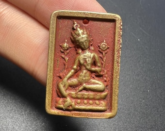 Amuleto Tara de cobre blanco antiguo con colgante de cinabrio rojo y colgante de Bodhisattva tibetano.
