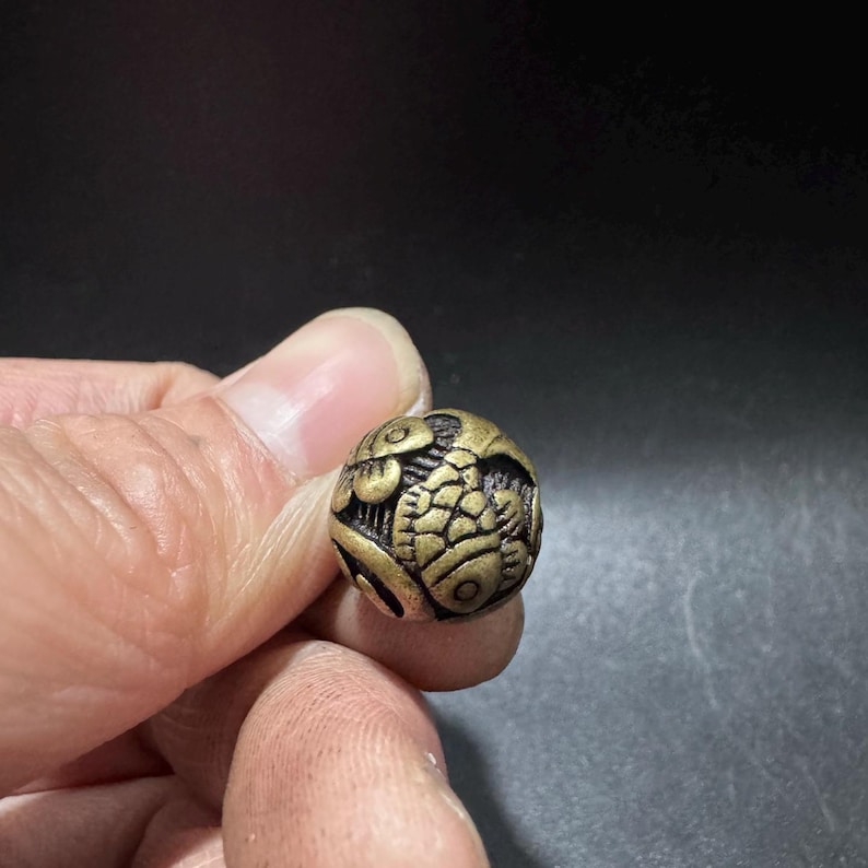 2 colgantes de latón macizo con diseño de doble pez, amuleto colgante de buena fortuna y prosperidad. imagen 5