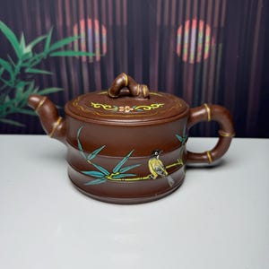 400cc Yixing Raw Purple Clay Bambu Zisha Tekanna, Färggyttja Målad Skata Bambu Relief Förgylld Bambu Led Handgjord Kinesisk Tekanna