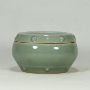 Chinese Longquan Celadon Drum Jar, Antique Pale Green Lidded Pot, Studded Porcelain Box, Scholar's Ceramic Desk Decor, 15cm