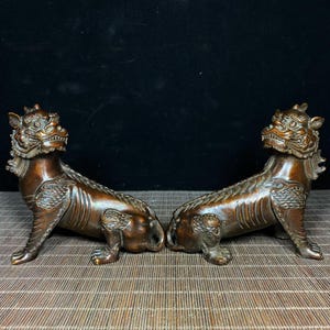 Par de estatuas de bestias míticas Di Ting de cobre macizo, adornos tibetanos vintage de protección del Dharma y Feng Shui.