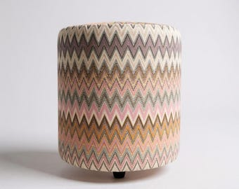 Pouf imbottito con motivo a zigzag intrecciato, poggiapiedi di lusso, pouf colorato per seduta, Elanora Home