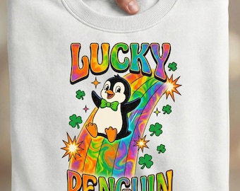 Pingüino de la suerte PNG, Día de San Patricio retro, Arcoíris psicodélico con estilo, Camiseta de animal adorable, Tobogán de trébol, Sublimación DTF para niños pequeños