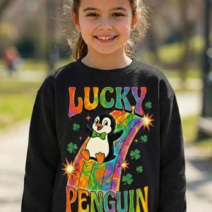 Glückspinguin PNG, Retro St Patricks Day, Groovy psychedelischer Regenbogen, süßes Tier Shirt, Shamrock Folie, Kinder Kleinkind Sublimation DTF Bild 8