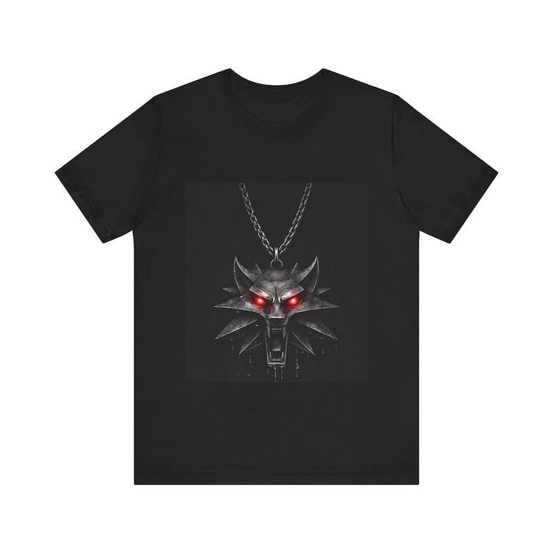Camiseta con colgante de medallón de lobo / Ojos rojos, fantasía oscura, inspirada en The Witcher imagen 1