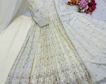 Magnifique robe Anarkali blanche avec dupatta pour femme, tenue d'invitée de mariage, costume Anarkali en soie Chinon brodée, tenue de soirée prête à porter