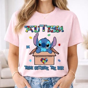 Camiseta "Think Autism Think Outside The Box", camiseta "Stitch Autism Month" de Disneyland, camiseta "Lilo & Stitch Autism Concientization", camiseta "Stitch Inclusion" imagen 3