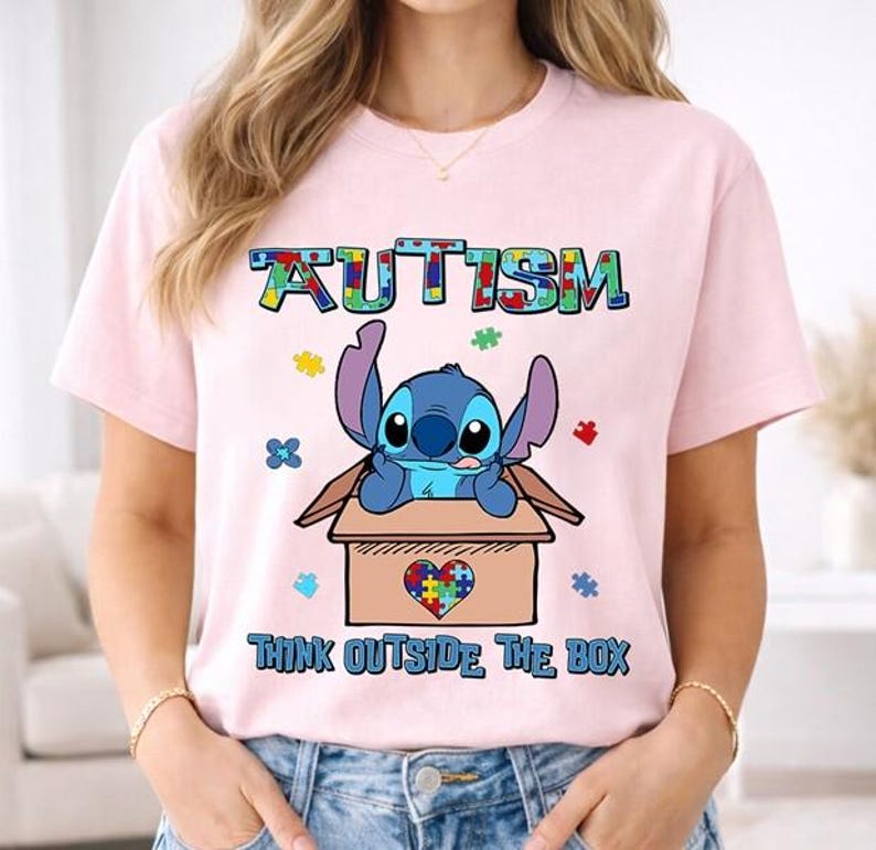 Camiseta "Think Autism Think Outside The Box", camiseta "Stitch Autism Month" de Disneyland, camiseta "Lilo & Stitch Autism Concientization", camiseta "Stitch Inclusion" imagen 3