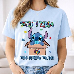 Camiseta "Think Autism Think Outside The Box", camiseta "Stitch Autism Month" de Disneyland, camiseta "Lilo & Stitch Autism Concientization", camiseta "Stitch Inclusion" imagen 2