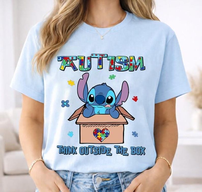 Camiseta "Think Autism Think Outside The Box", camiseta "Stitch Autism Month" de Disneyland, camiseta "Lilo & Stitch Autism Concientization", camiseta "Stitch Inclusion" imagen 2