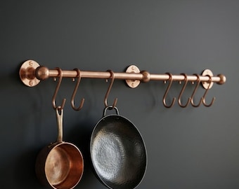 Portapentole in rame anticato con ganci a S in rame massiccio, organizer da cucina in stile industriale, portapentole da parete artigianale, binario in ottone di lunghezza personalizzabile