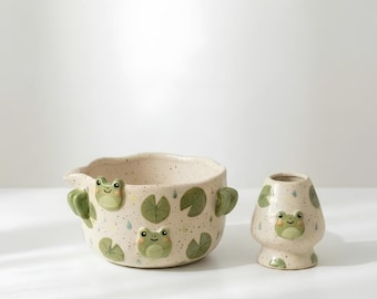 Set di ciotole per matcha a forma di rana - Porta frusta in ceramica fatto a mano, grazioso set da tè matcha in stile cottagecore, regalo kawaii a forma di rana per gli amanti del matcha
