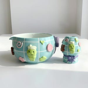 Handgemaakte groene matcha-personageset - gepersonaliseerde chawan-gardehouder met tuit - esthetische coquette-theeset - Cottagecore-cadeau