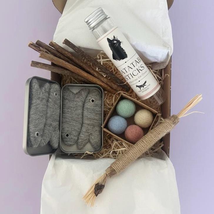Eco Friendly Cat Toy Gift Set, Natural & Organic Wool, Catnip and Silvervine Gift for Cats