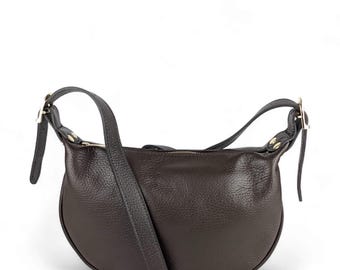 Bolso bandolera de piel italiana color chocolate de grano completo con correa ajustable, piel granulada suave en bolso marrón espresso con cremallera - Lodesi