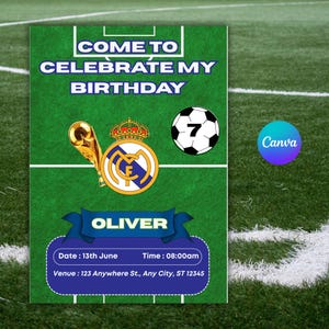 Peut inclure: Une carte d'invitation d'anniversaire rectangulaire avec un fond de terrain de football vert. Elle présente le texte COME TO CELEBRATE MY BIRTHDAY, un trophée doré, le logo du Real Madrid, un ballon avec le chiffre 7, le nom OLIVER et les détails.
