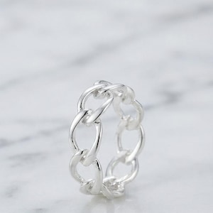 Silver Chain Link Ring, Interlocking Oval Links, Chunky Statement Jewelry
