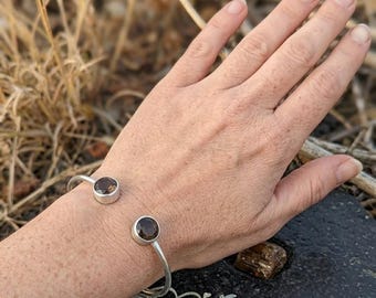 ハンドメイドの酸化スターリングシルバーロープリング、ボヘミアンフローラルラップ
