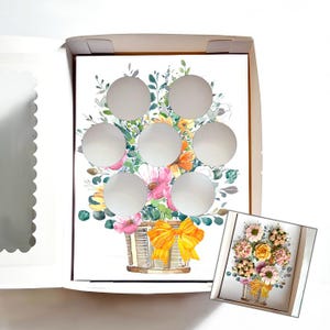 Reino Unido - Inserto para cupcakes con cesta de flores y cinta amarilla, caja de regalo rústica con diseño floral, embalaje para repostería con arreglos comestibles, plantilla imprimible para manualidades.