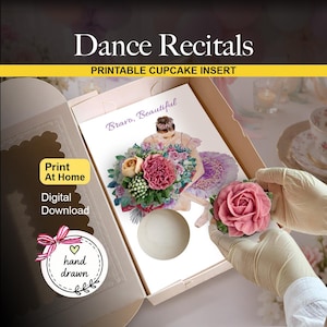 Peut inclure: Insert de cupcake imprimable pour les récitals de danse. L'insert présente une ballerine avec un bouquet de fleurs et les mots "Bravo, Beautiful". L'image est dessinée à la main et téléchargeable.
