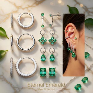 Può includere: Una collezione di orecchini in argento con pietre preziose verde smeraldo. Gli orecchini includono modelli a cerchio, borchie e orecchini pendenti con vari tagli e design smeraldo. L'immagine include anche il testo "Eternal Emerald Silver Collection."