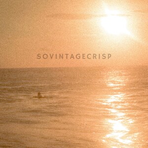 sovintagecrisp / Preajuste de Lightroom vintage brillante con desvanecimiento suave, grano sutil y tonos nostálgicos (móvil y escritorio)