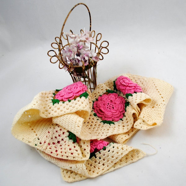 Vintage Hand Crocheted Lace/Handmade Roses/Vintage Trim/Sewing Supply/Cottage Decor/Vintage Valentine's Day Fabric